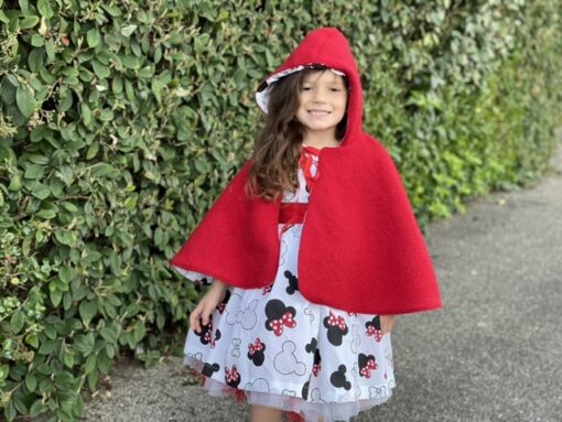 Short hooded cape with slits Sewing Pattern Beginner