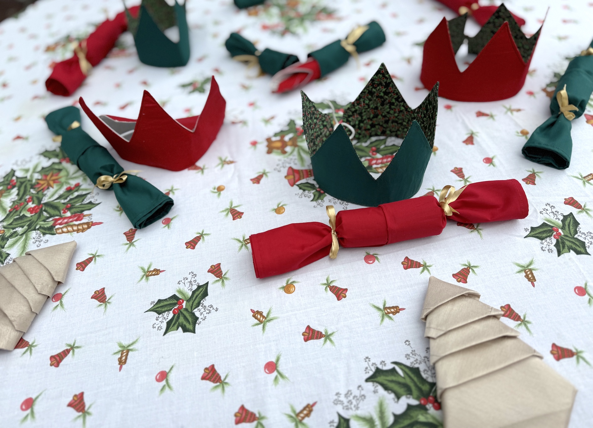 Waves & Wild Christmas Cracker 12 Red:Green Lynn