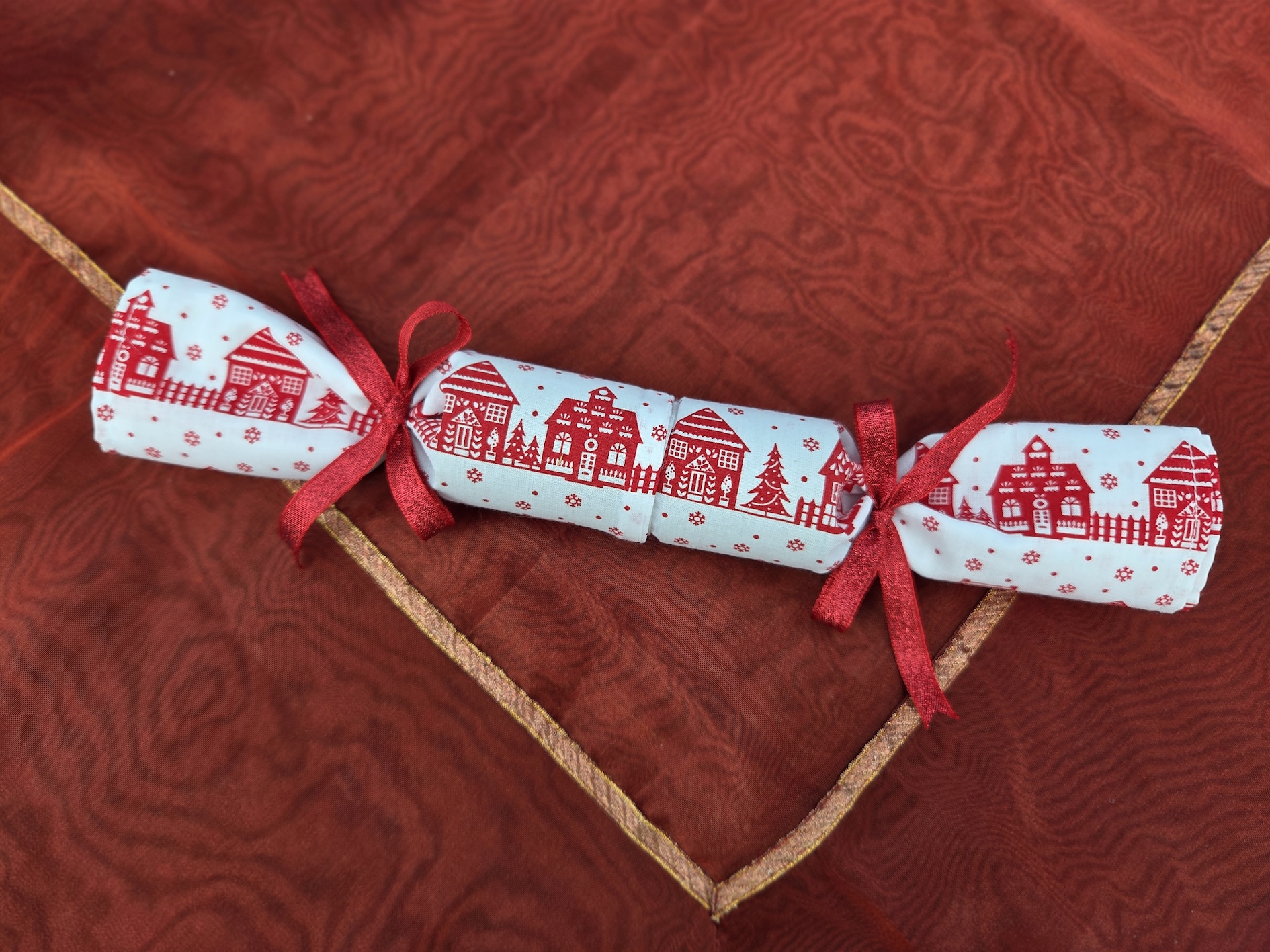 Waves & Wild Christmas Cracker 38 Houses Alexa