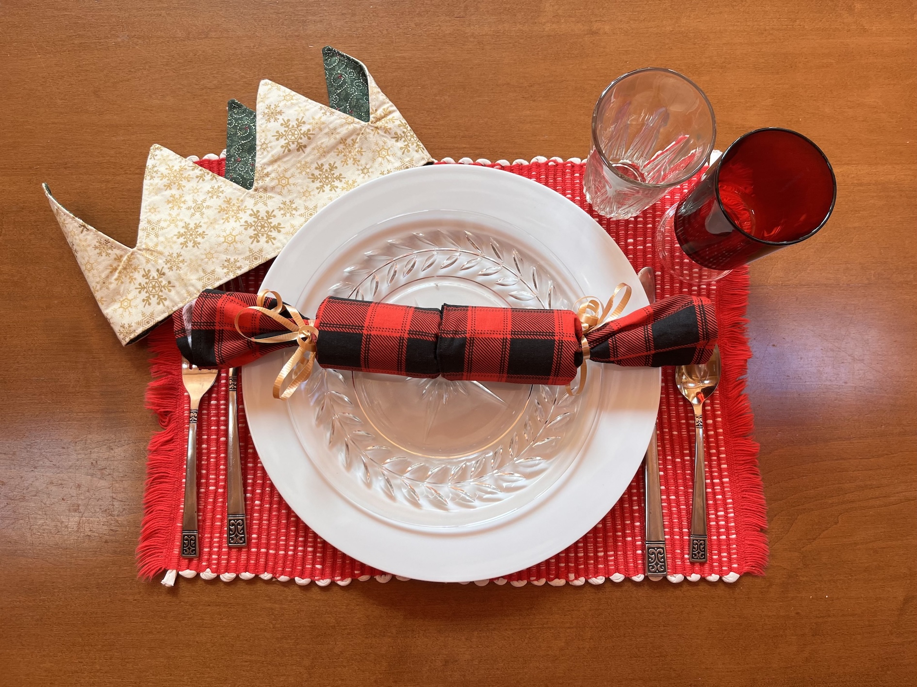 Waves & Wild Christmas Cracker 40 Tartan Christina